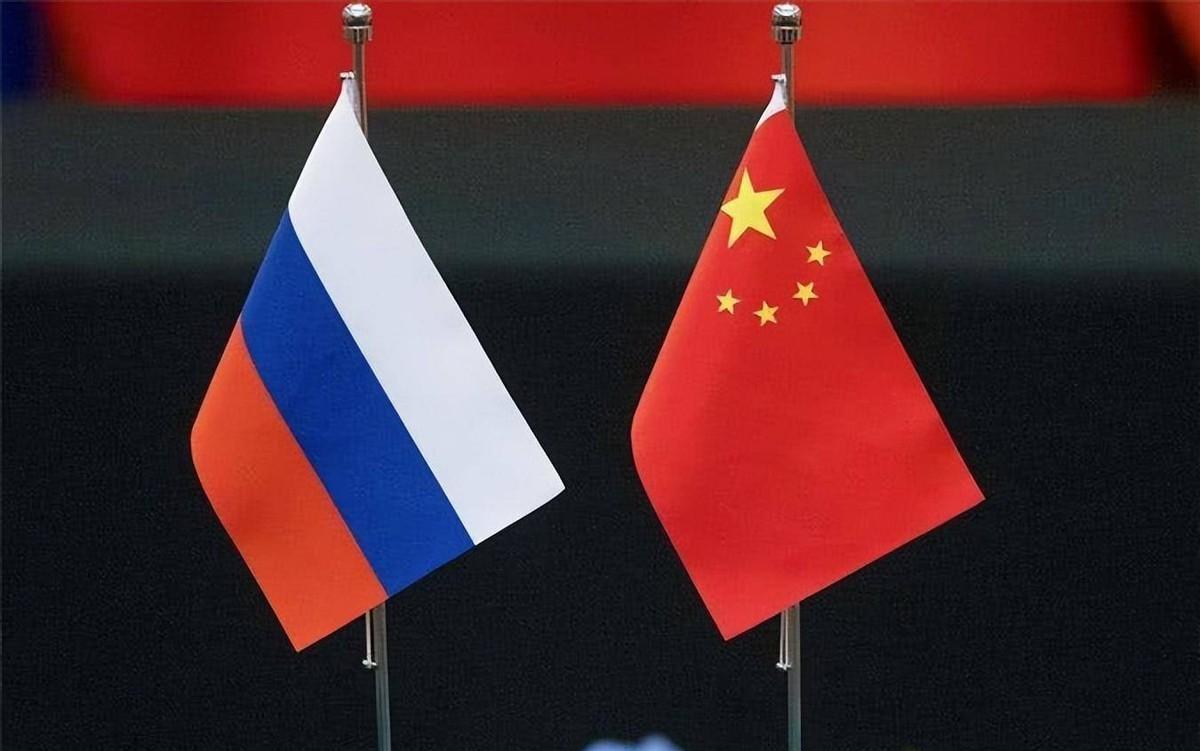 俄罗斯为什么没有被西方摁死呢？其实，基本都是靠中国撑着，看美俄现在好像有点和解的