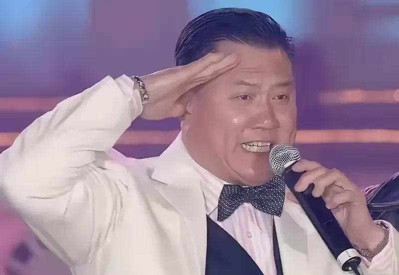     速冻饺子配捐款！万梓良撕裂人生看哭90后谁能想到，当年在金像奖颁奖礼上霸