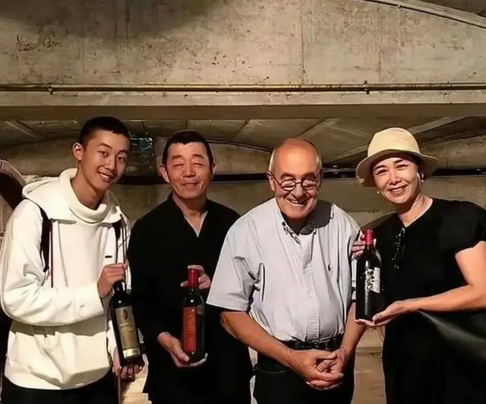 #记录我的今日见闻#
蒋雯丽与顾长卫的婚姻，一晃竟走过了30个春秋。
如今，他们