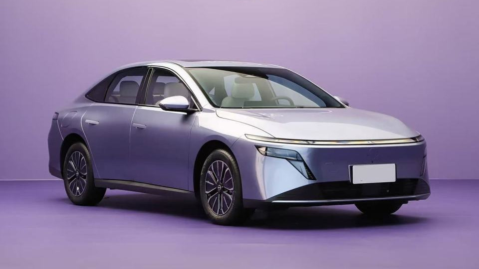 不足十万，买合资B级混动轿车，亏电油耗4.32L，这款合资车真香？