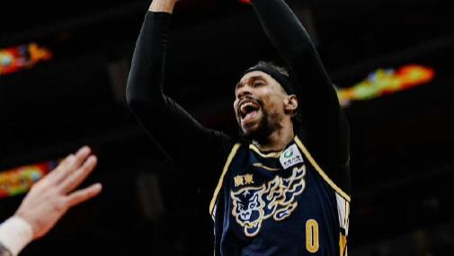 CBA最新消息：青岛男篮再创队史记录，贺希宁、萨林杰当选周最佳