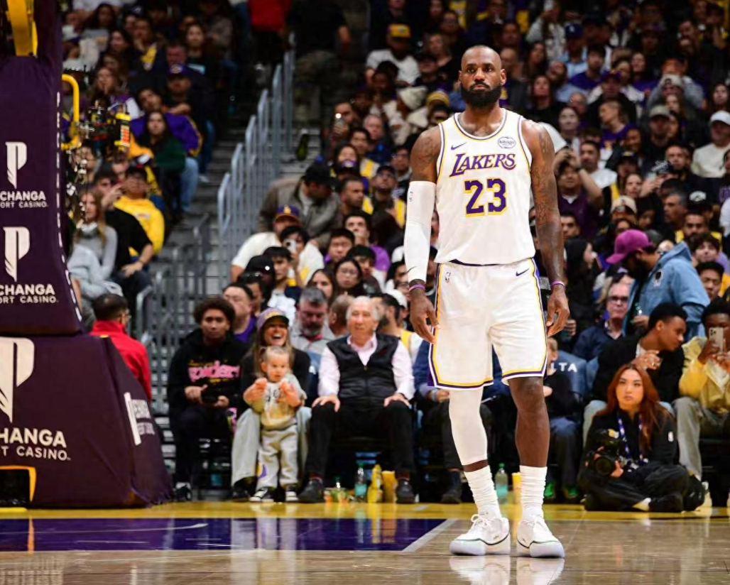 12月29日，湖人大胜国王结束三连败。这场比赛41岁的勒布朗效率值非常之高，上半