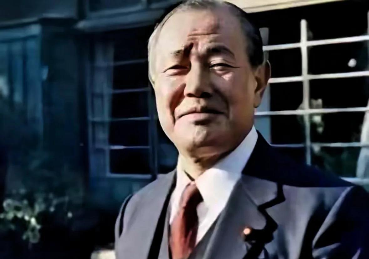 最近圈子里都在传一句话：日本现在最慌的，其实不是航母下饺子，也不是火箭炮射程，而