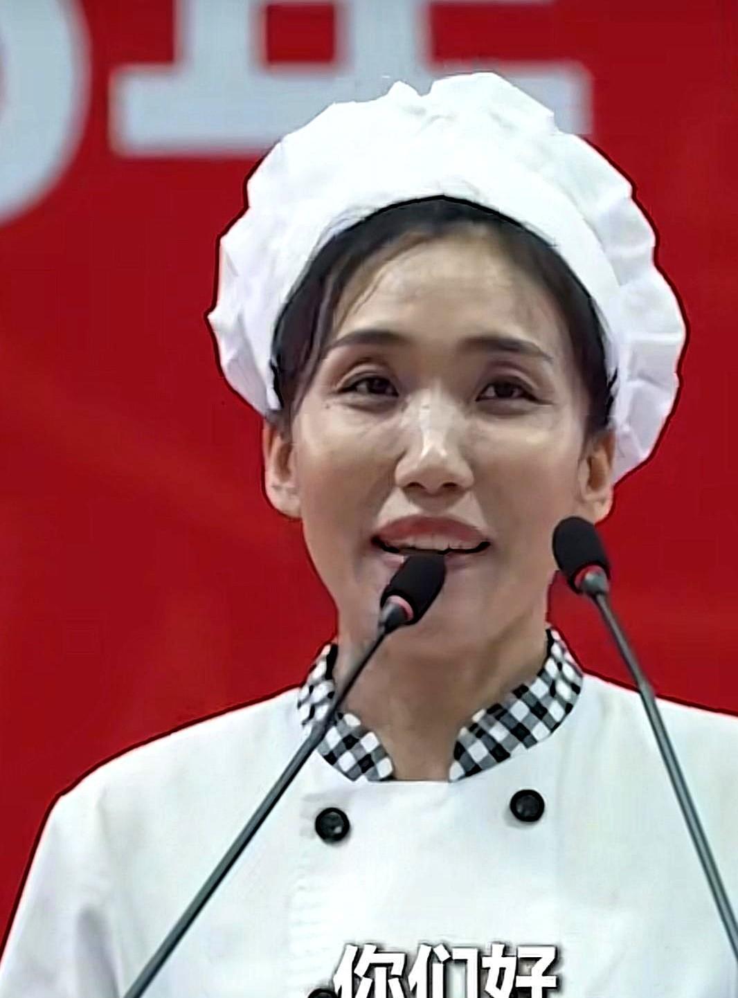这位食堂阿姨不是一般的阿姨，就凭她说步履生花，行稳致远，是一个内在有文化的人。
