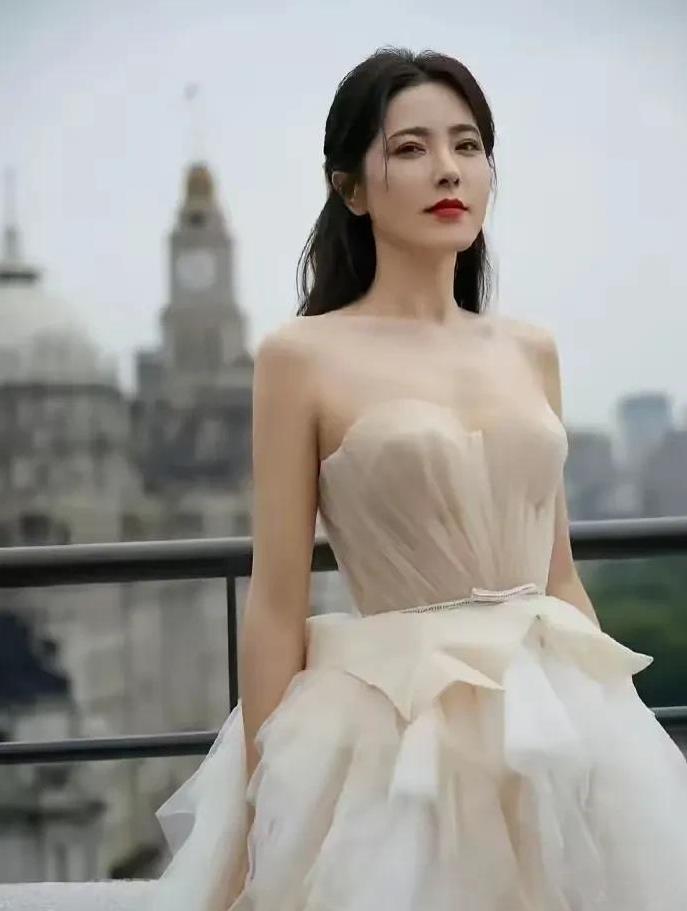 曾黎这瓜一吃，突然发现杨天真这话越来越扎心了！
当年杨天真那句“娱乐圈有颜有实力