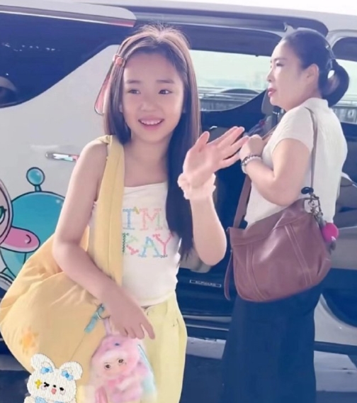 董璇女儿小酒窝最美星二代，九岁就星味十足，美得可以当爱豆门面！