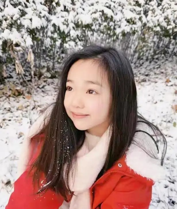 小酒窝在雪地撒欢气质惊艳！ ​​​