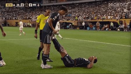 皇马成西甲独苗了！这世俱杯16强都快整成欧冠了，欧洲球队占10个！
都快给贝林累