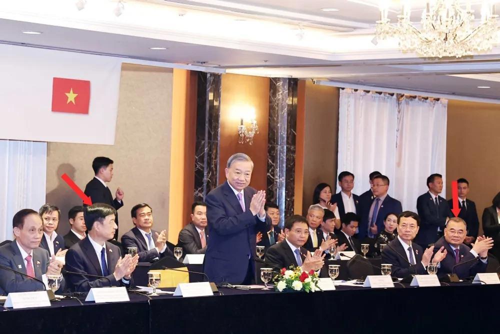 不得不说，阮维玉和苏恩苏很懂“逢场作戏”。只要苏林站起来说，他们两人一定会齐刷刷