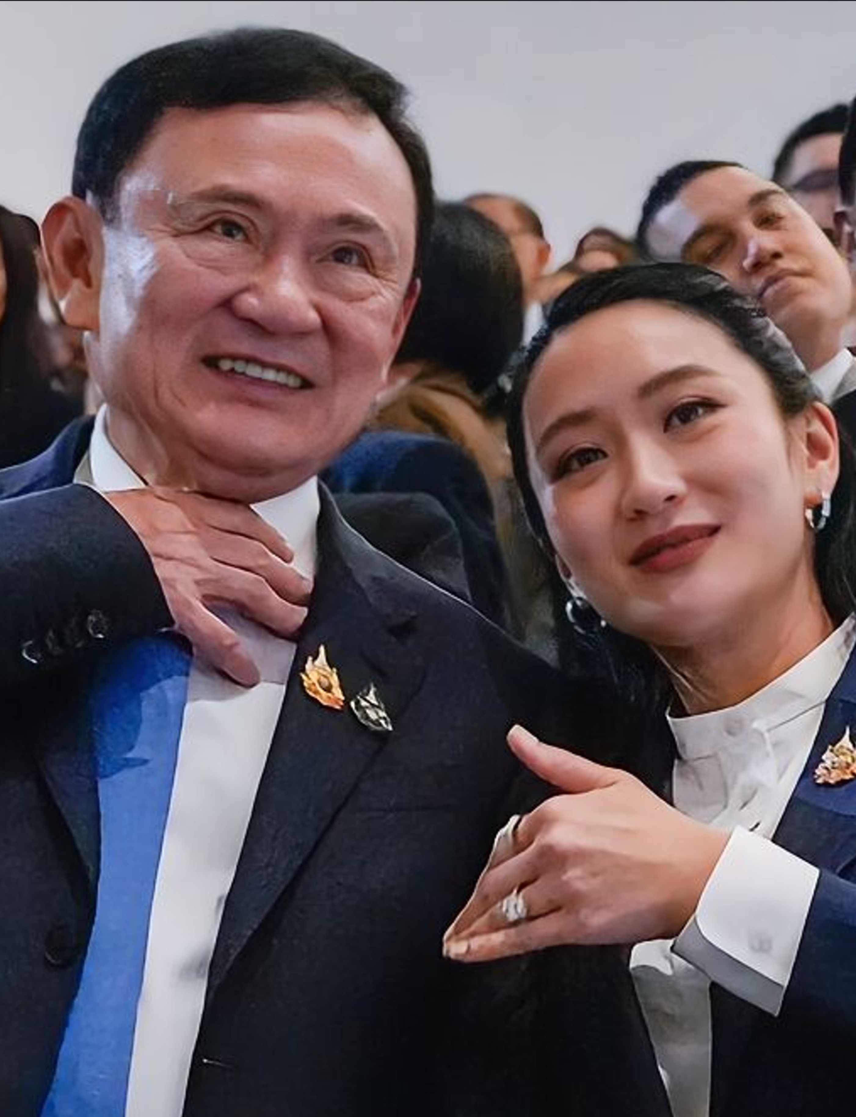 他信挺女儿佩通坦，共商泰国未来











啥？他信竟然公开力挺女儿佩