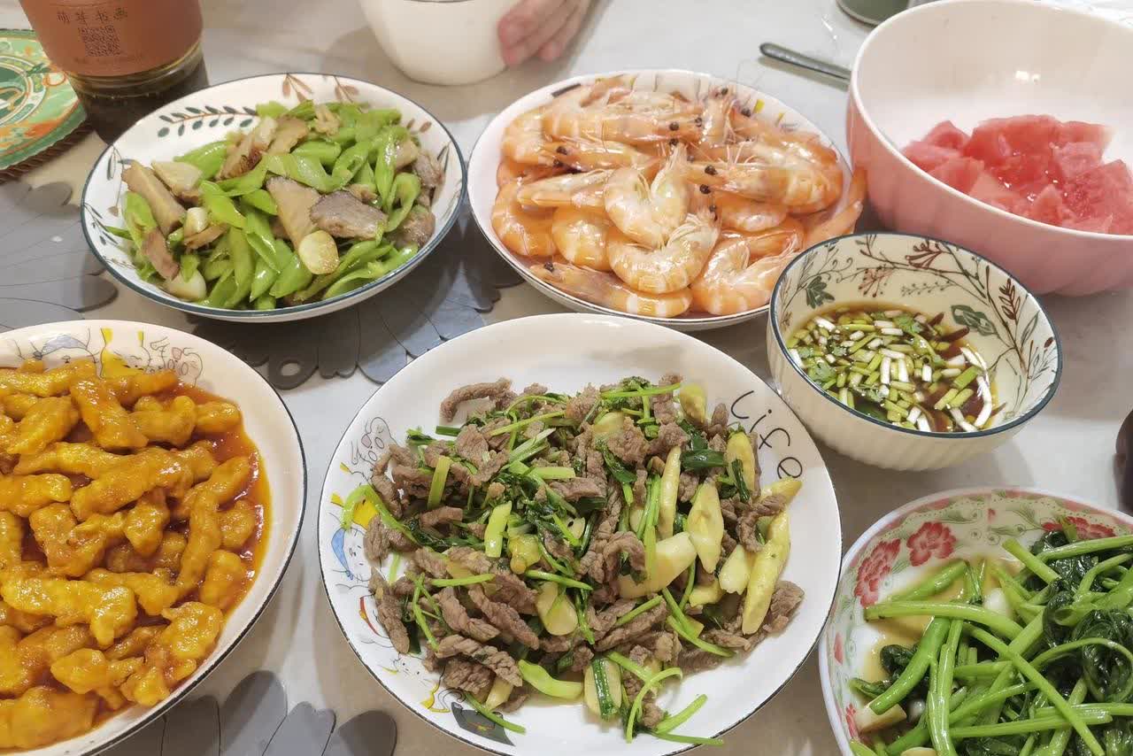 刚刚过去的618除了给我女儿买了条裤子
就没有其他消费了
买裤子还是因为她原