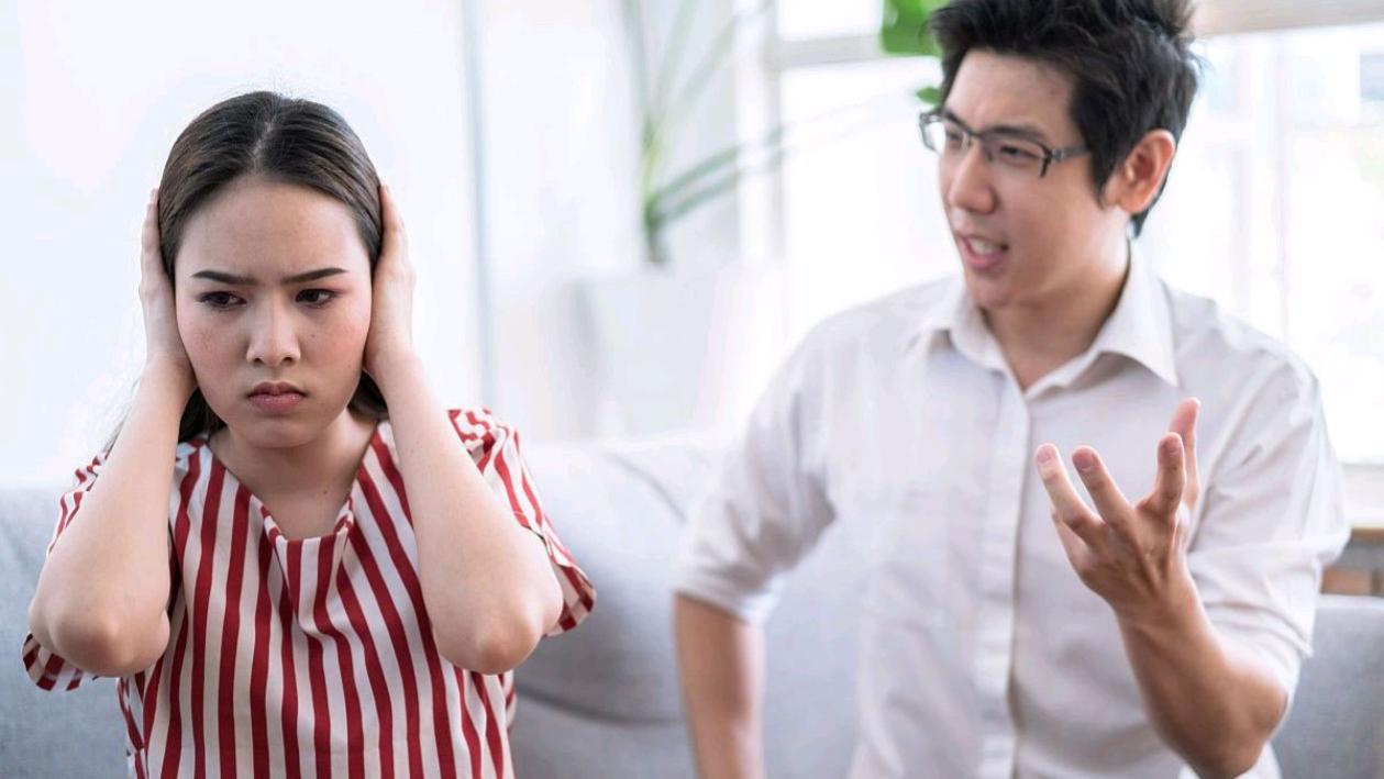 生娃后，90平的房子挤了5口人，我想把叔公送养老院，老公却不同意