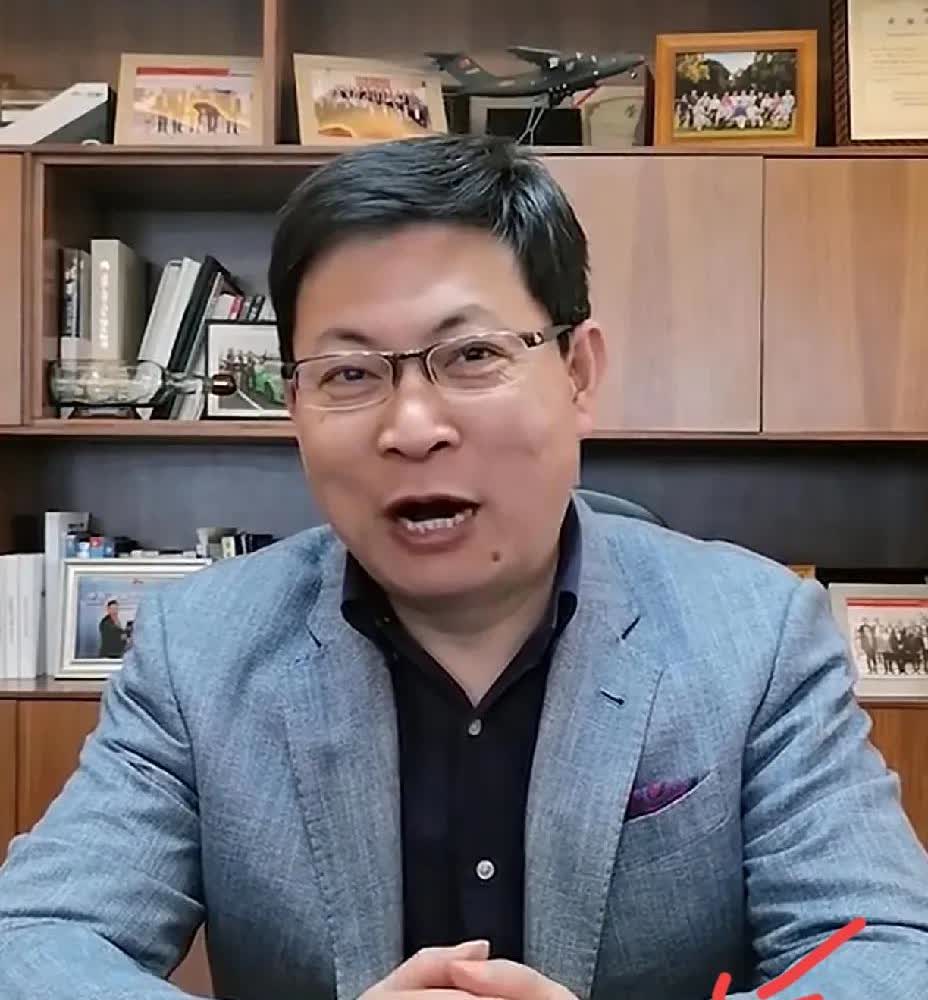 被华为“装到了！”
余承东不喊那四个字，却喊出了让竞品更受打击的四个字“产能不