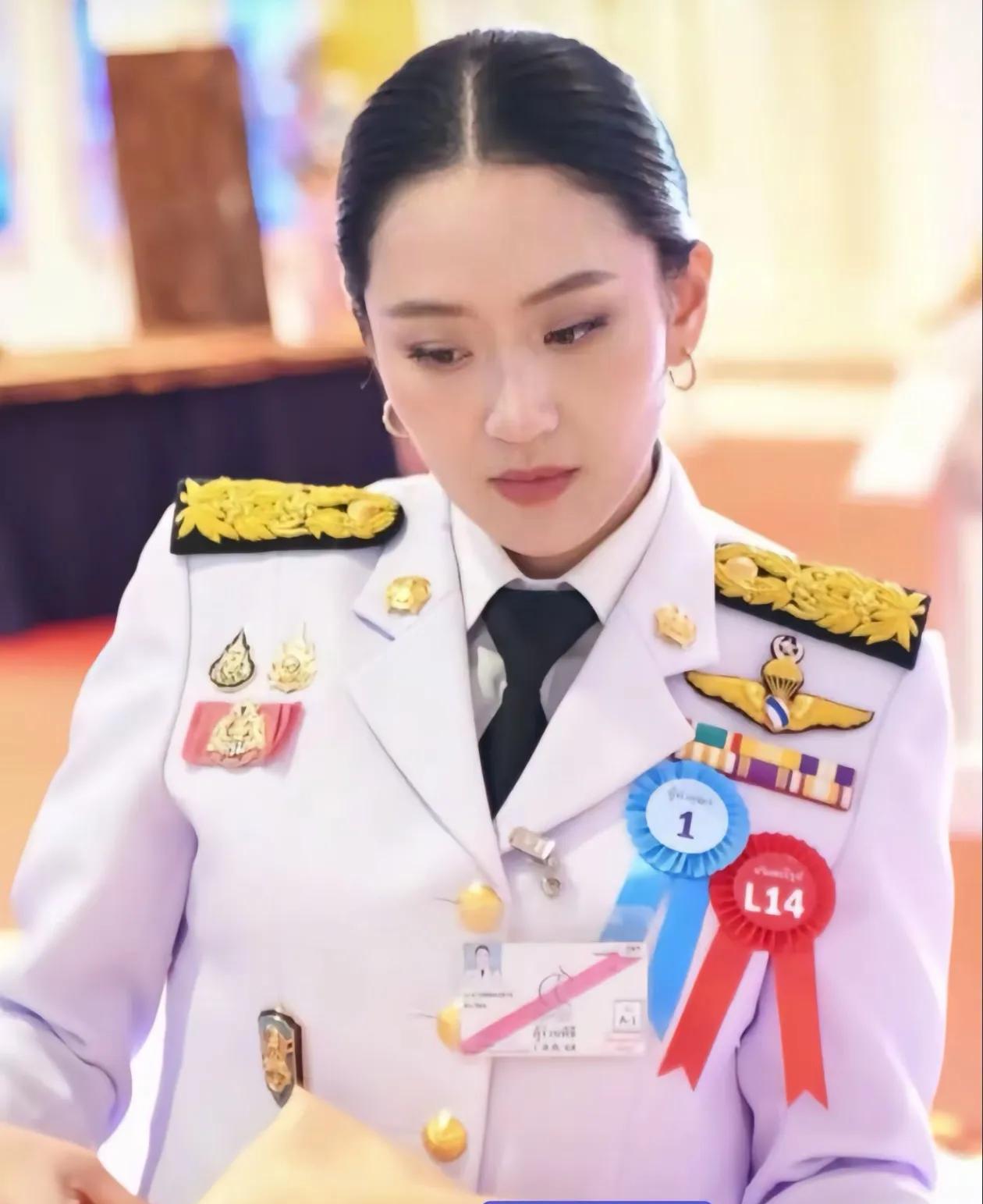 泰国街头爆发抗议，佩通坦父女形势危机，他信或有两手准备
8月3日，距离泰国最高法