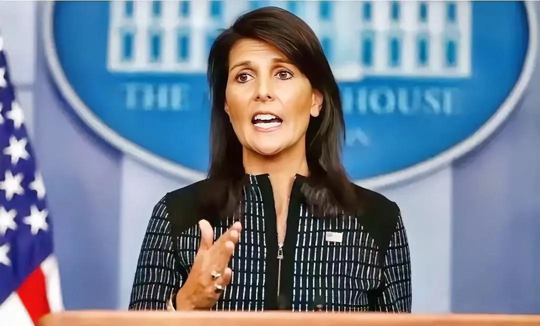 当美国共和党总统候选人黑莉振臂高呼，称美国是自由与民主的灯塔时，这不仅仅是一句口