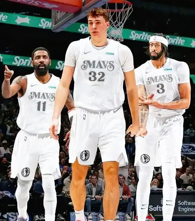 达拉斯独行侠可能迎来了历史以来实力最强大，阵容最富有的时代。
达拉斯独行侠正式迎