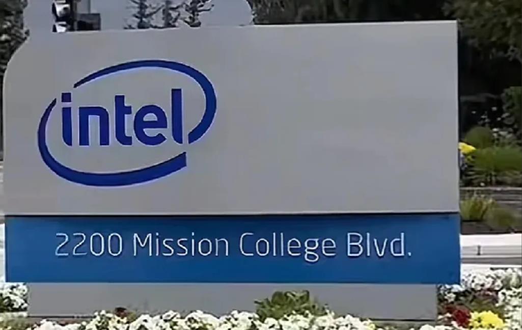 特朗普慌不慌？脱钩后美国高科技企业扛不住了！英特尔表示：如果找不到“外部大客户”