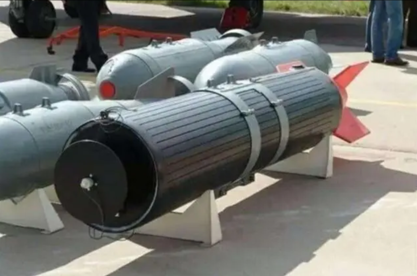 中国新式武器，引发了乌克兰的高度不安！
据悉，中方竟研发出了新型的石墨炸弹，该炸