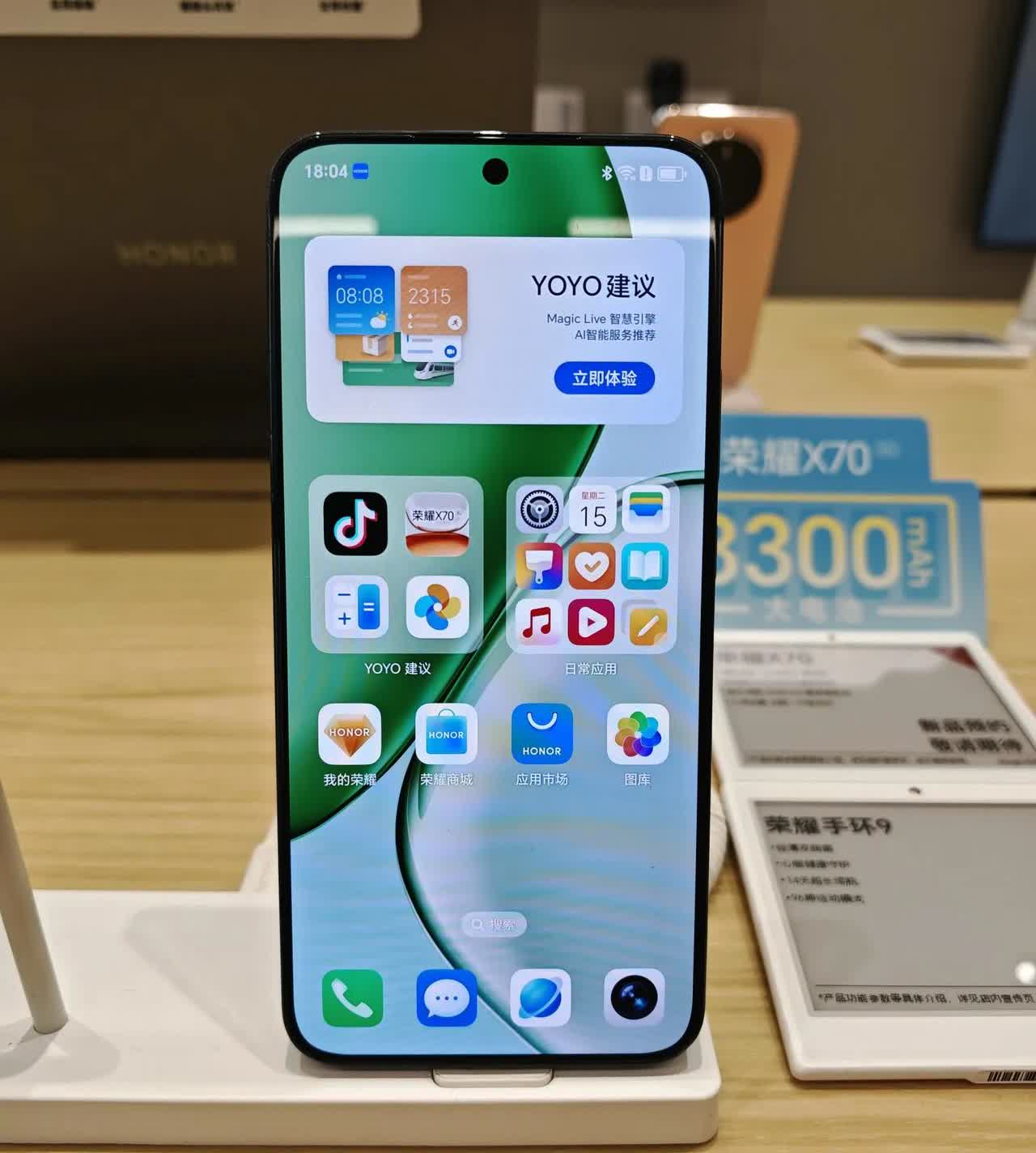 1699块钱能拿到啥？8300mAh超大电池，12+512G顶配内存，80W有线