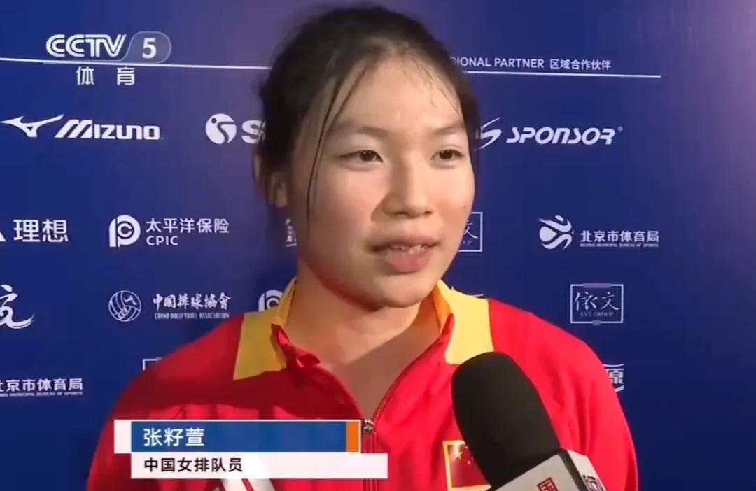 女排新秀张籽萱被央视给予了充分肯定
女排世联赛北京站中国队首战比利时(3：0)次