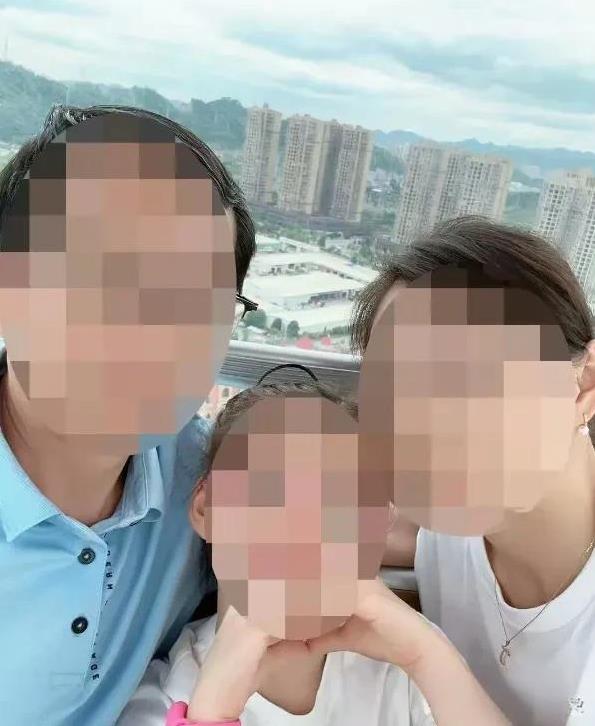 银行纪委书记被曝婚外生女拒付抚养费：权力褪去后的“情债”与反腐暗线
女子周某突然