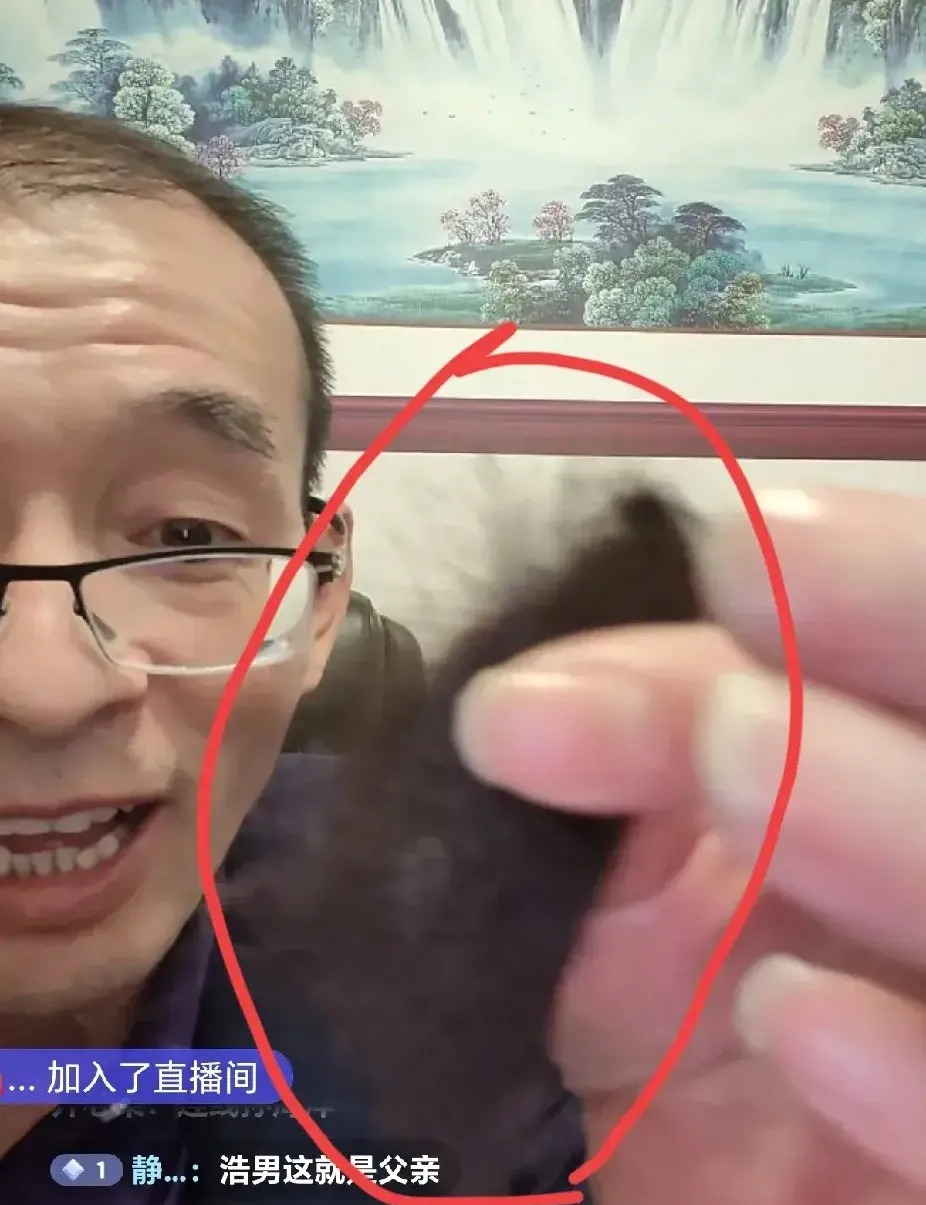 谢浩南父母保留孩子胎发











我的天哪！谢浩南的胎发居然还留着！