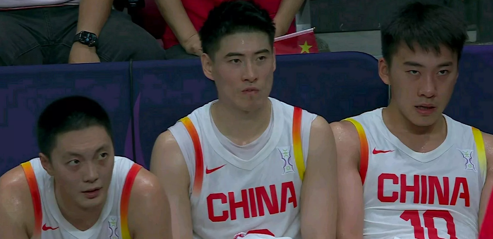 中国男篮半场47:38领先约旦9分！但不得不说的三点事实：

1：中国男篮首发取