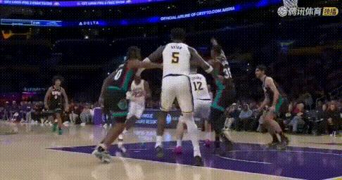 输不起？詹姆斯：我扣篮NB，你2+1我犯规！
图1-2：第3节这一幕太搞笑了：詹