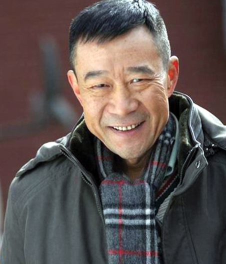 有一次，一个180线小演员炮轰李雪健：“我作为男主，只拿到了4000元片酬，您只