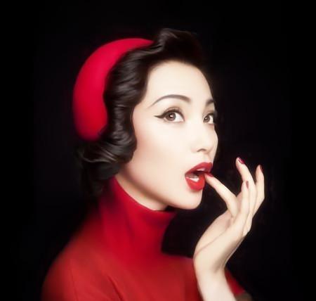 影视剧中人脸正常了，而生活中许多女人的脸画得像鬼
得空看了一部剧，发现现在的影视