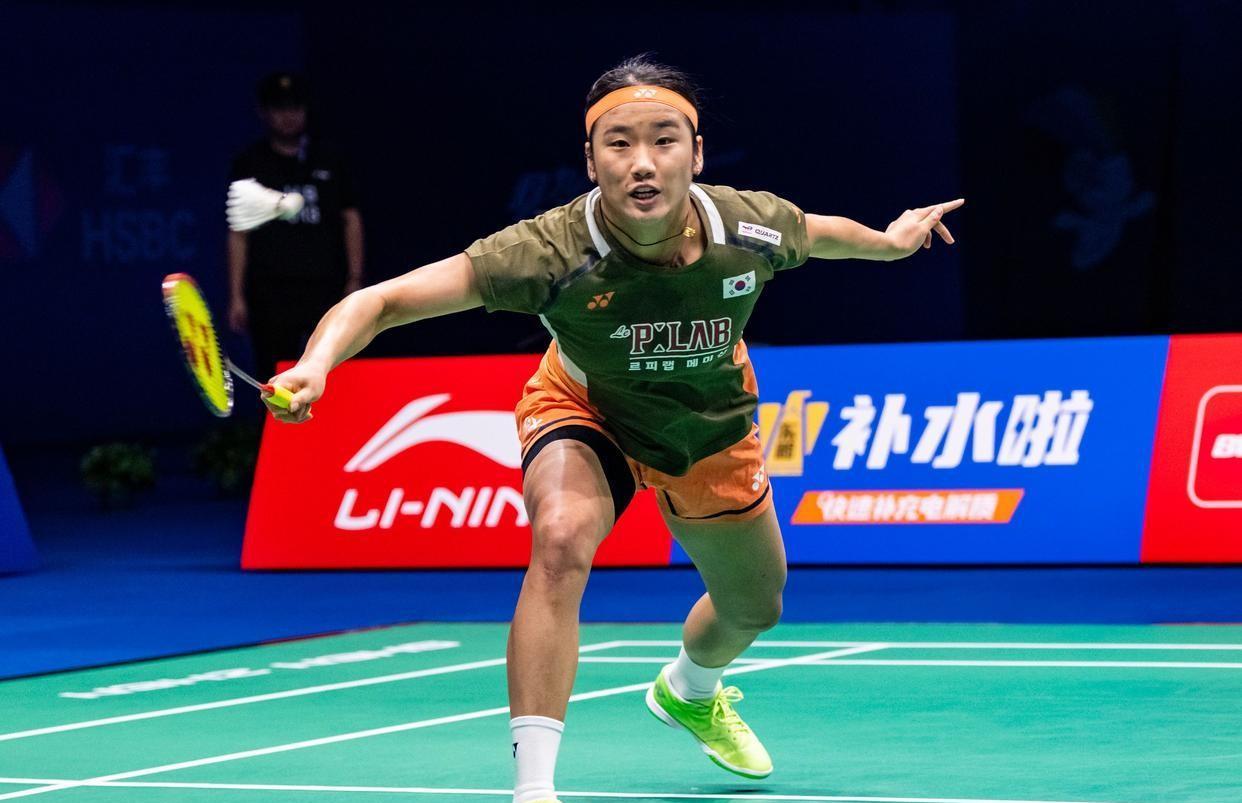 山口茜战胜安洗莹女单夺冠！
2025年韩国羽毛球公开赛女单决赛刚刚结束。
这也是