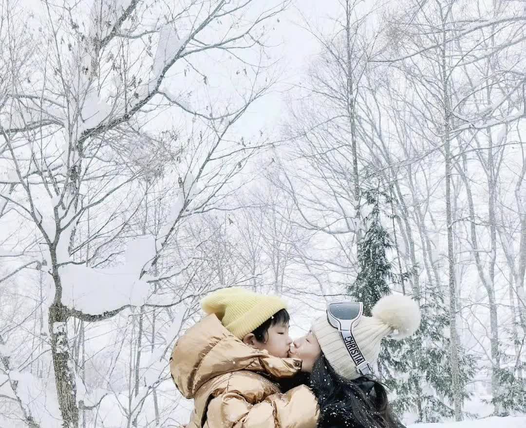 汪峰

估计要后悔离婚了！

汪峰的前妻章子怡在6月1日这天晒出了很多和