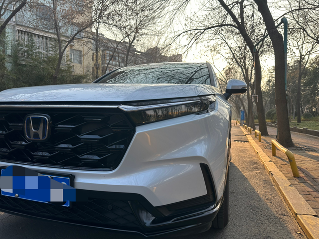 混动版CRV以超低的油耗经济做为通勤神器
车给大家算一下使用成本，上下班通勤35