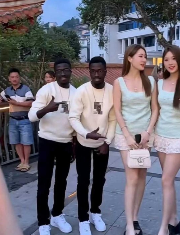 谁说谈恋爱要身材颜值财力的！