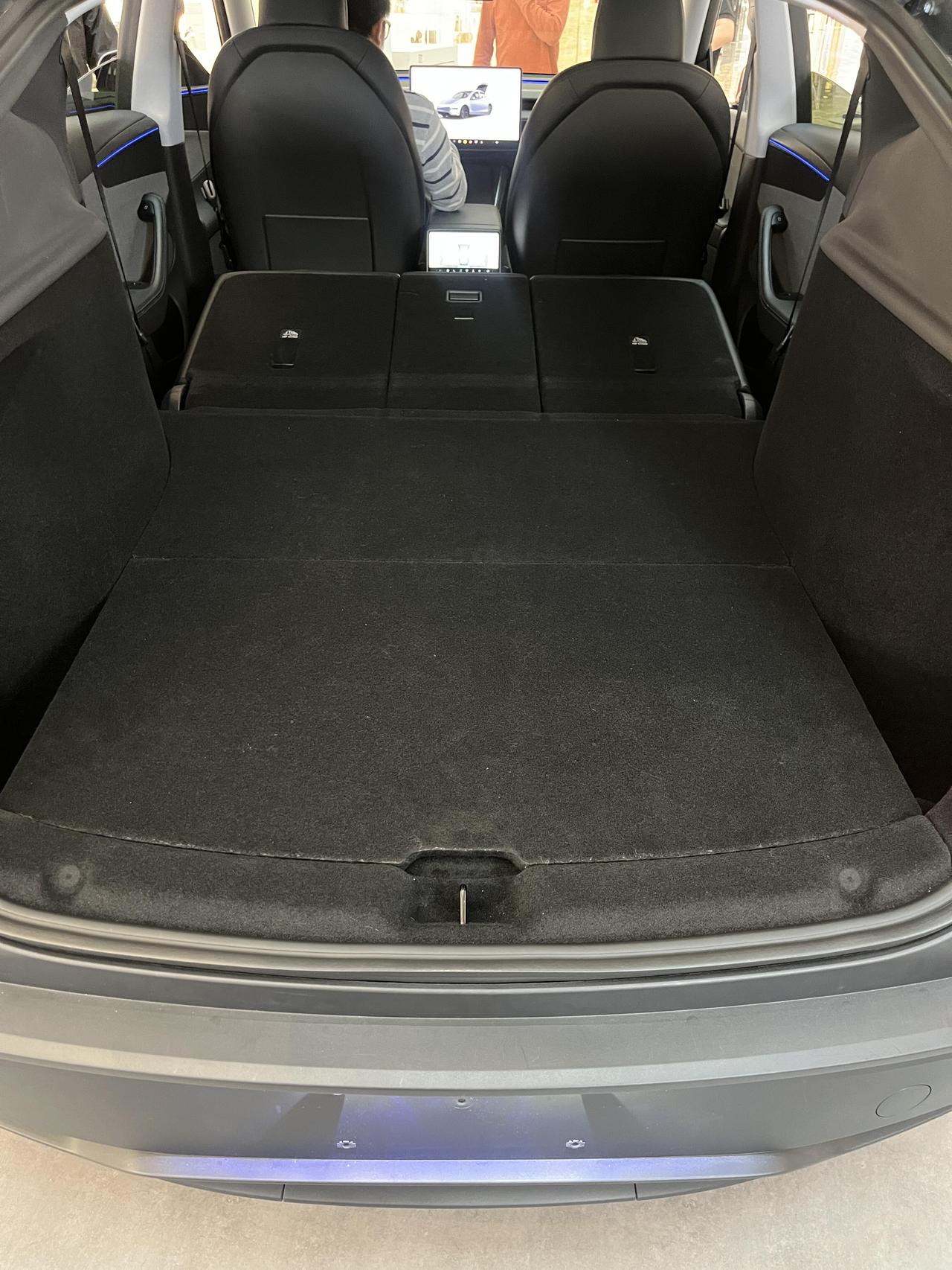 试驾特斯拉焕新Y舒适性更强了