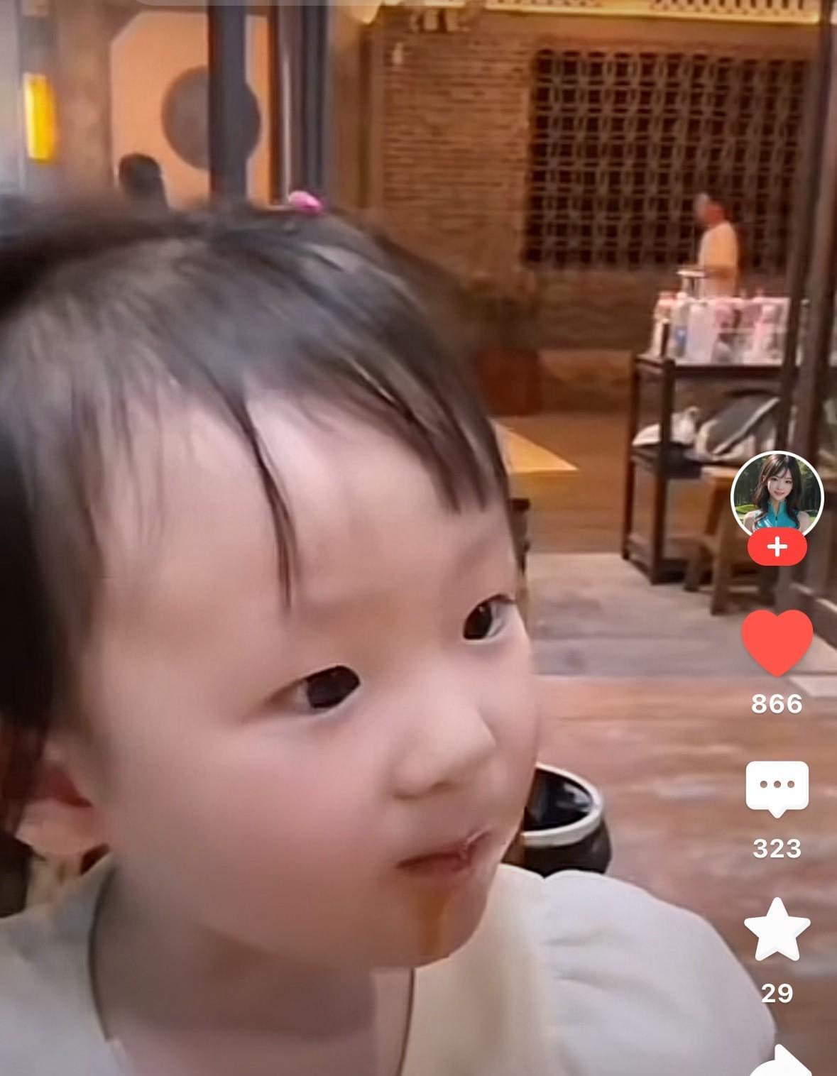 大家知道闪闪为什么这么让人喜欢么？那就是，她永远不冷落别人，跟别人的互动沟通特别