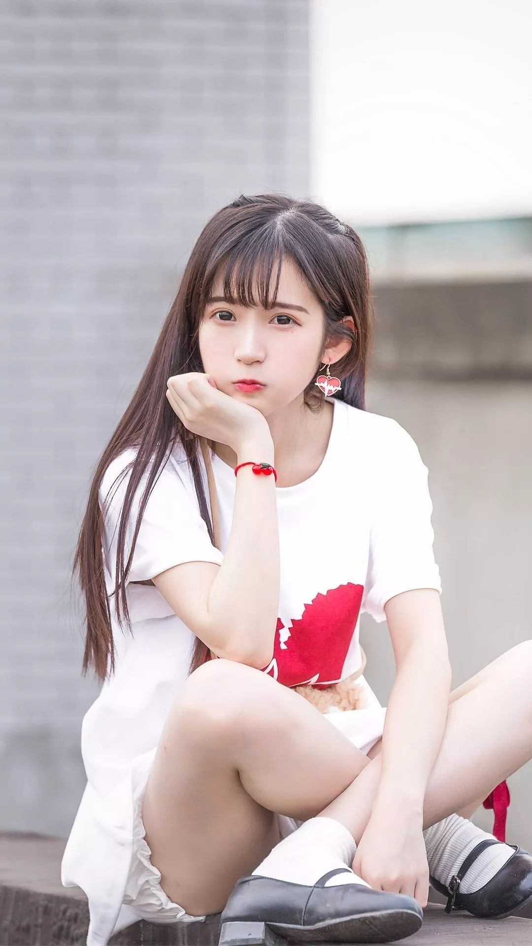 笑话：一男子尿急，误入女厕。
女人们乱作一团：抓流氓啊！
该男子心想：坏了，今天