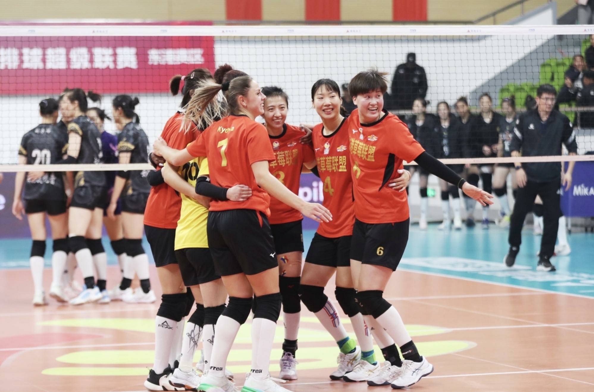战报！女排联赛A级别季军战第一场，辽宁女排3:2险胜天津！