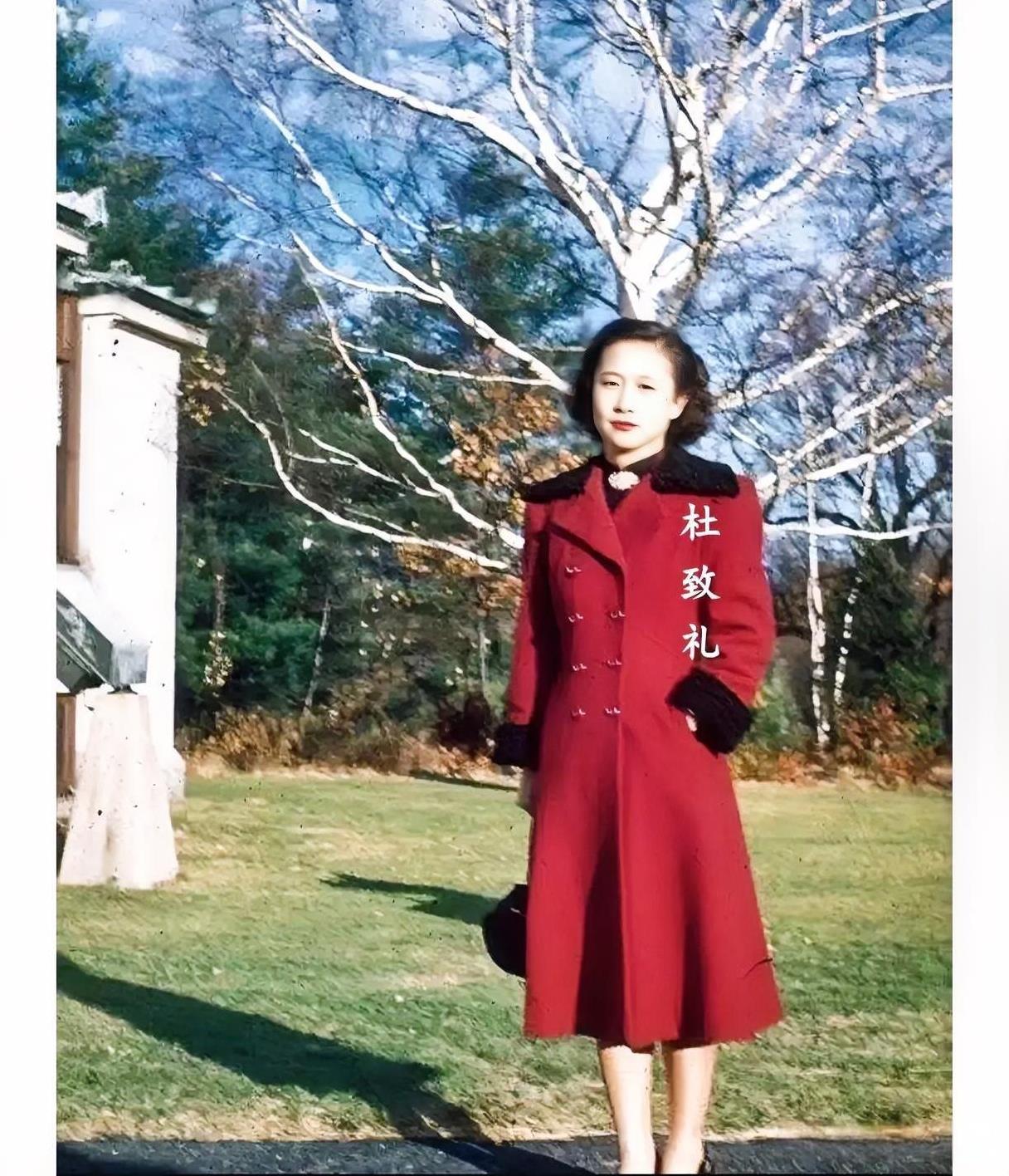 这才是1949年杜聿明将军的女儿杜致礼在美国留学时的真实样貌，那时她22岁，五官