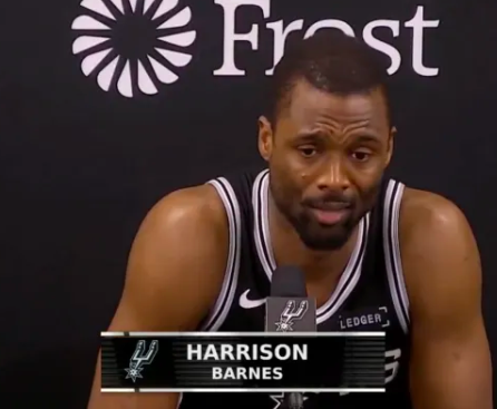 NBA常规赛，马刺126-119击败灰熊。
马刺球员哈里森-巴恩斯接受了记者采访