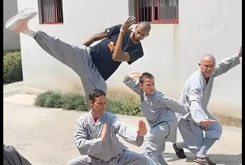 文班亚马这动作看起来倒是有模有样的，不过仅仅学到了少林功夫的一点皮毛罢了。
今天