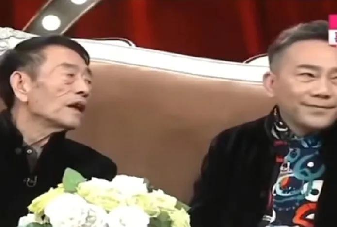大离谱！正妻小三同吃住，接私生子回家，杨少华离世竟意外揭开丑闻，老艺术家体面败光