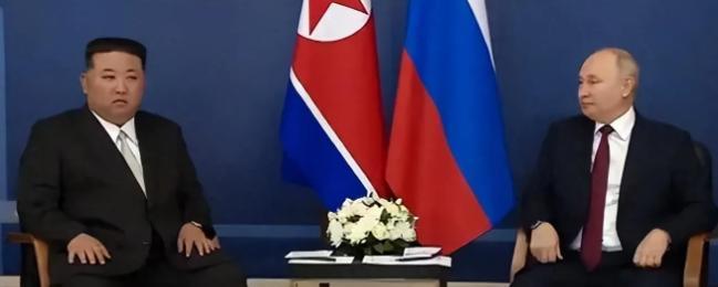 俄乌战争有一个怪事，当北约三十多个国家忙着给乌克兰送飞机、导弹、坦克这些武器时，