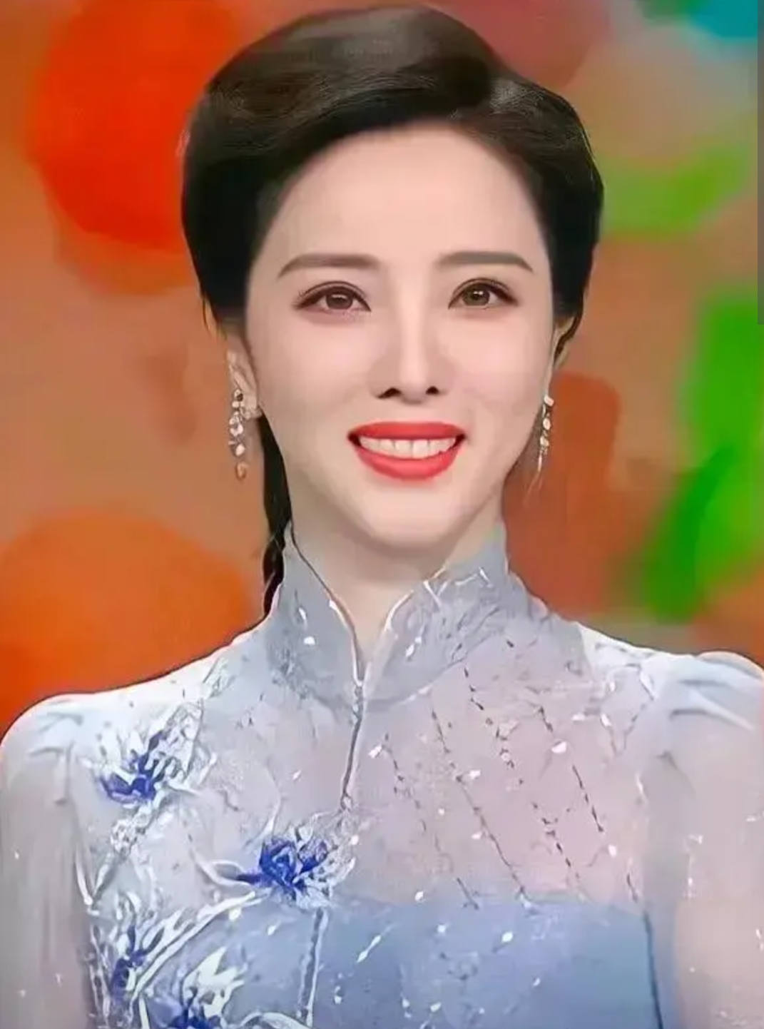 李思思离开央视两年！她不再失眠，热衷直播带货，将丈夫当合伙人