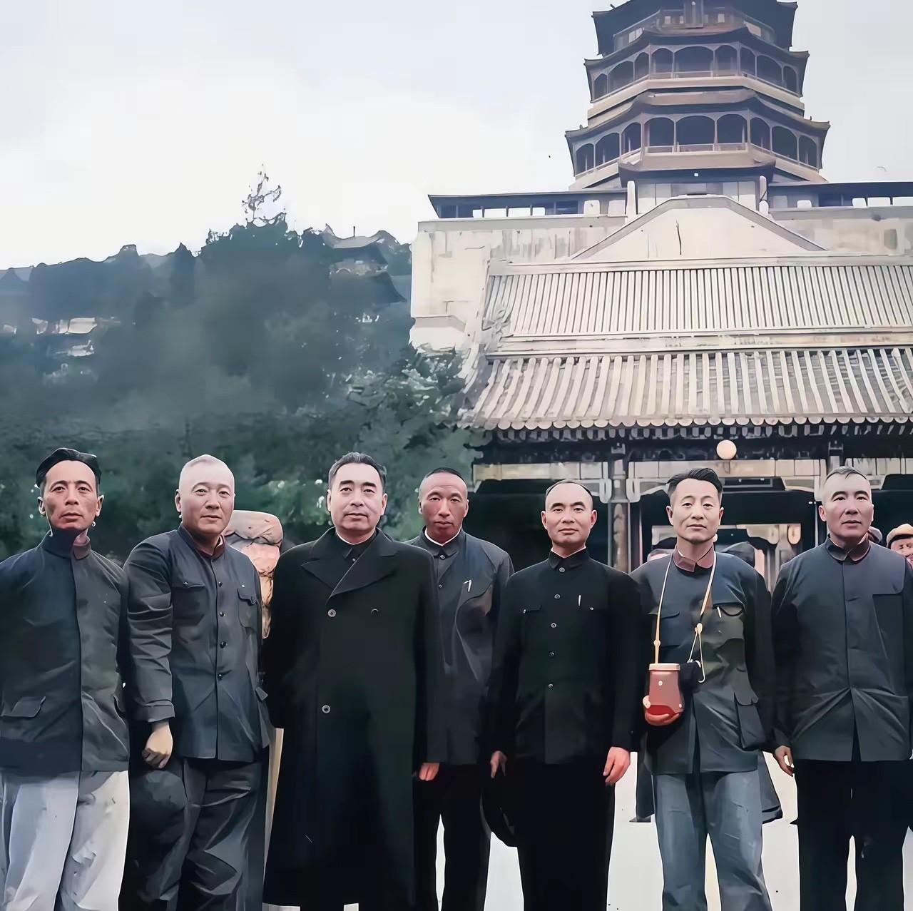 一张合影，定格黄埔岁月与家国情怀
在历史的长河中，有一张珍贵的合影，承载着厚重的