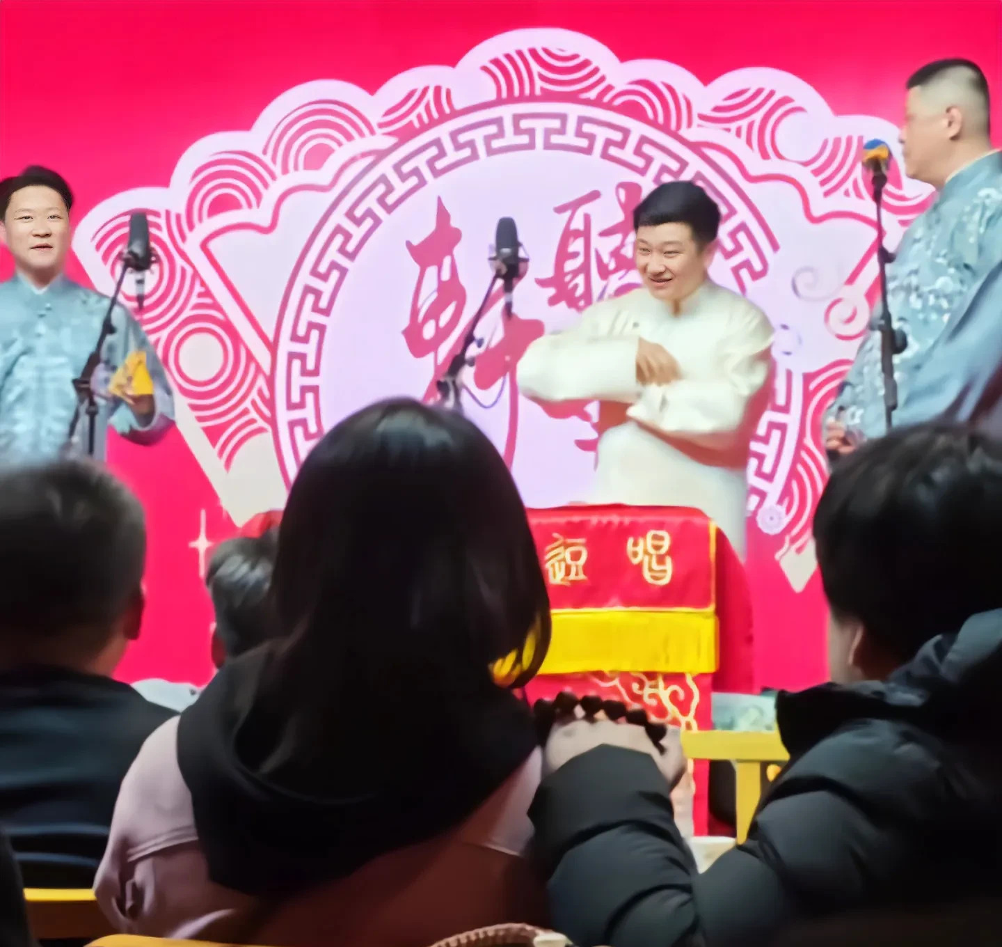 李寅飞曹云金线下见面











什么情况？李寅飞竟然出现在曹云金的小