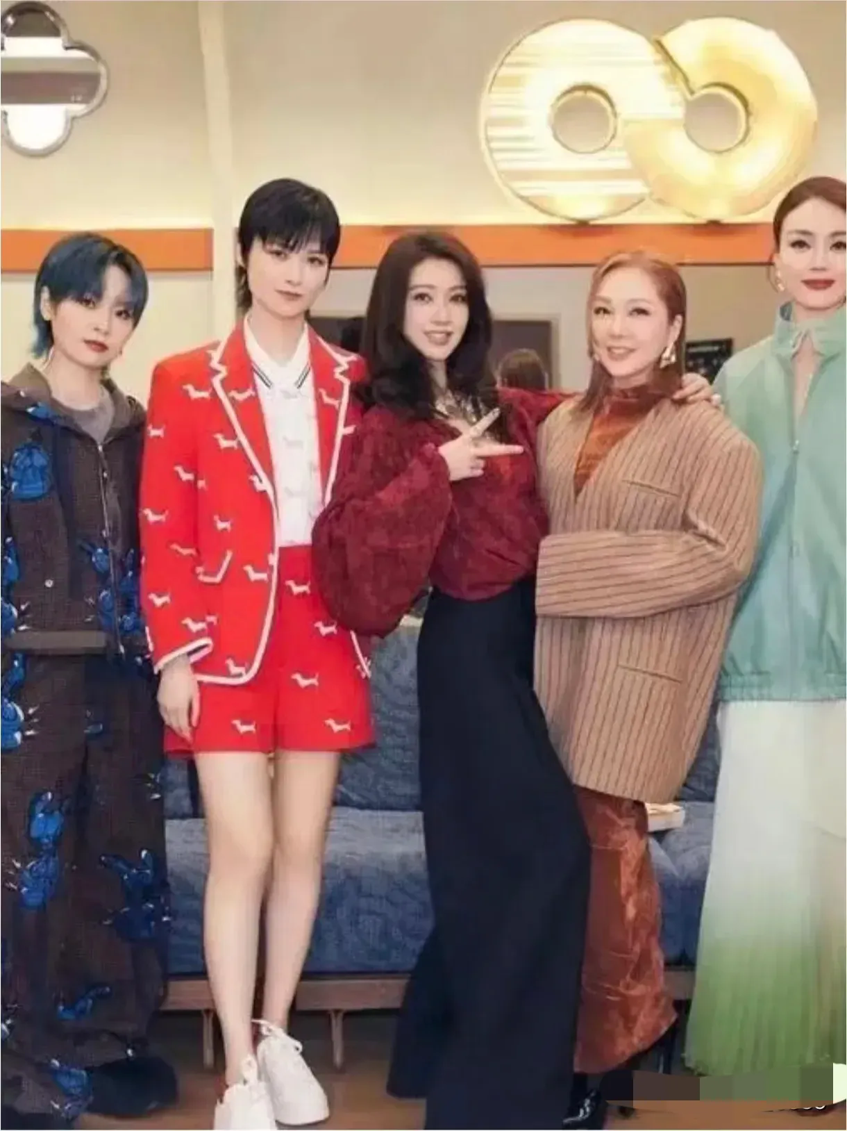 在综艺里，总能发现一些让人忍俊不禁的有趣片段。就拿李宇春和薛凯琪聊身高那一段来说