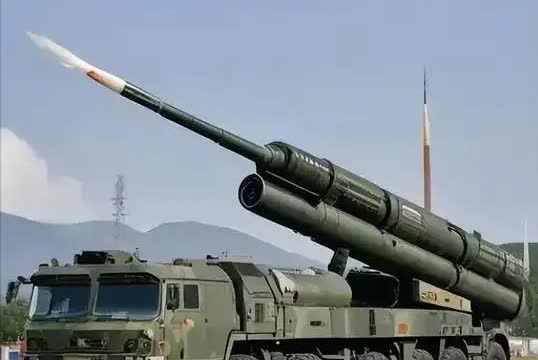 以色列对叙利亚一个主权国家狂轰乱炸，美西方国家没有一个人出来谴责，中国要武力收复