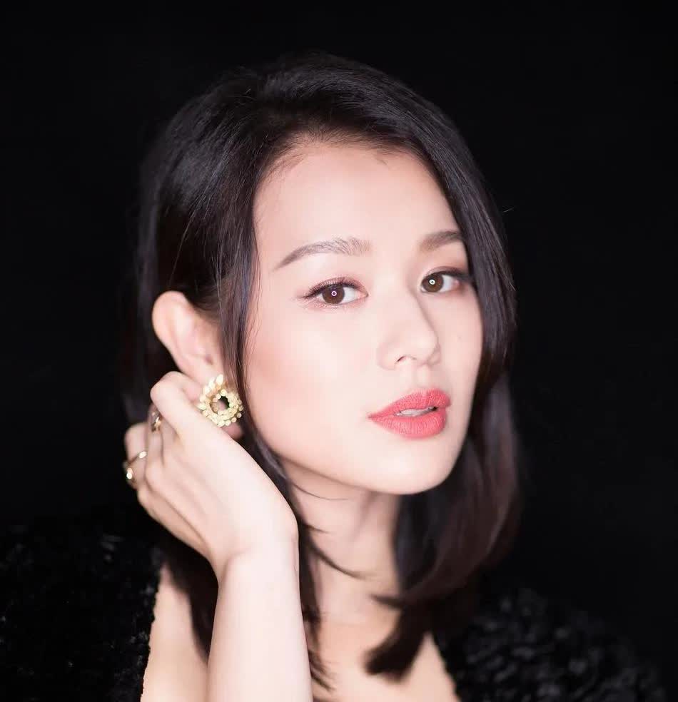 刚刚专门去查了一下
 
​不查不知道，一查吓一跳
 
​刚宣布怀四胎的胡