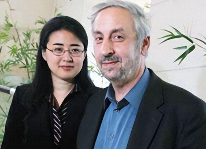 1999年，28岁北大才女田晓菲嫁给53岁美国导师，父母气愤不已。



田晓菲